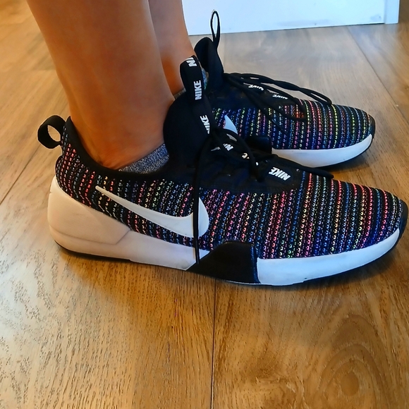 Nike Black Multi-Color Sneakers - Picture 1 of 9